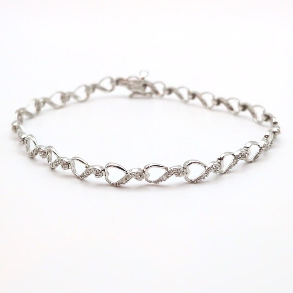 10K White Gold Dainty Heart Link Bracelet with Tiny Diamonds 4.09g 7.25in 5mm